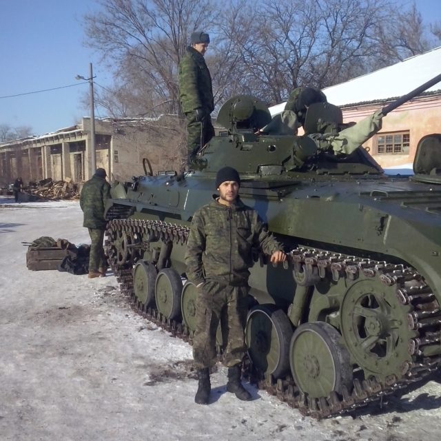 18-02-17-08-eOHl8EOA2AQ-640×640