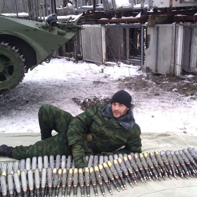 18-02-17-13-kH5FkCZu1XY-640×640
