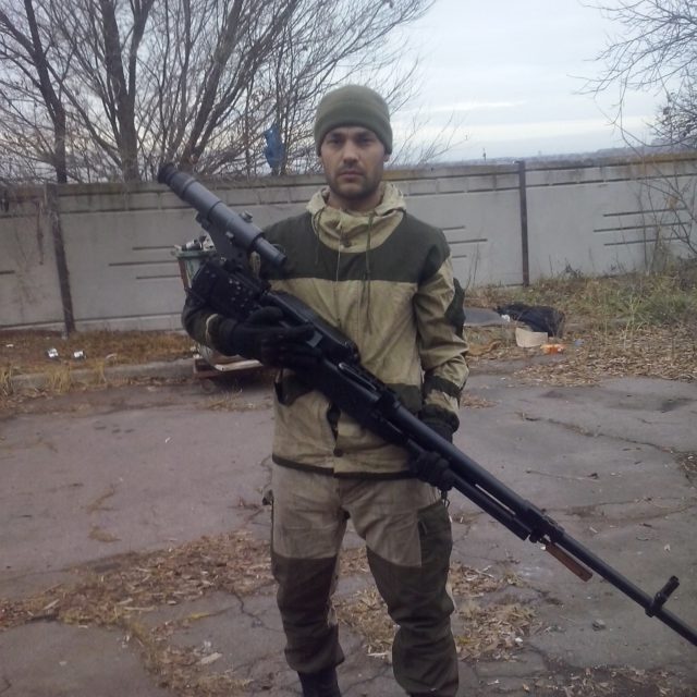 18-02-17-27-rUZgsk9nH4s-640×640