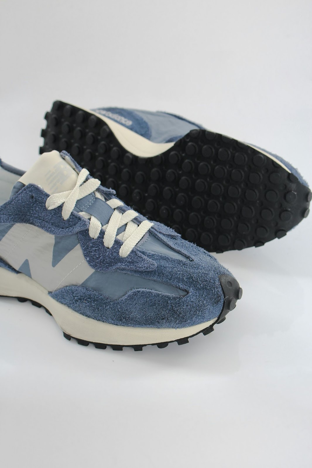 New Balance 327