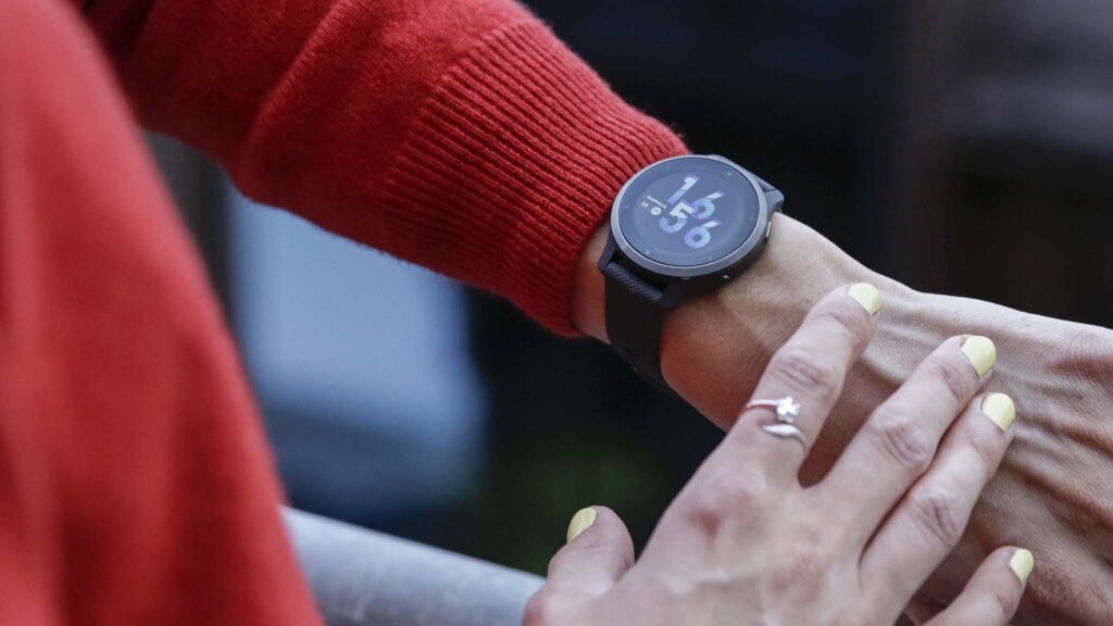 Универсальные смарт-часы Garmin Venu 2S