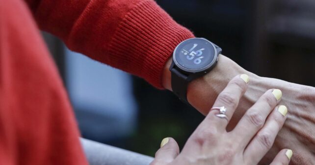 Универсальные смарт-часы Garmin Venu 2S