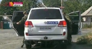 Separatists photographed getting into OSCE vehicle