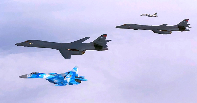 Ukrainske jagerfly ledsager amerikanske bombefly over Svartehavet