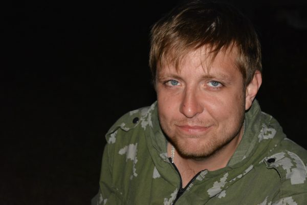 105632940